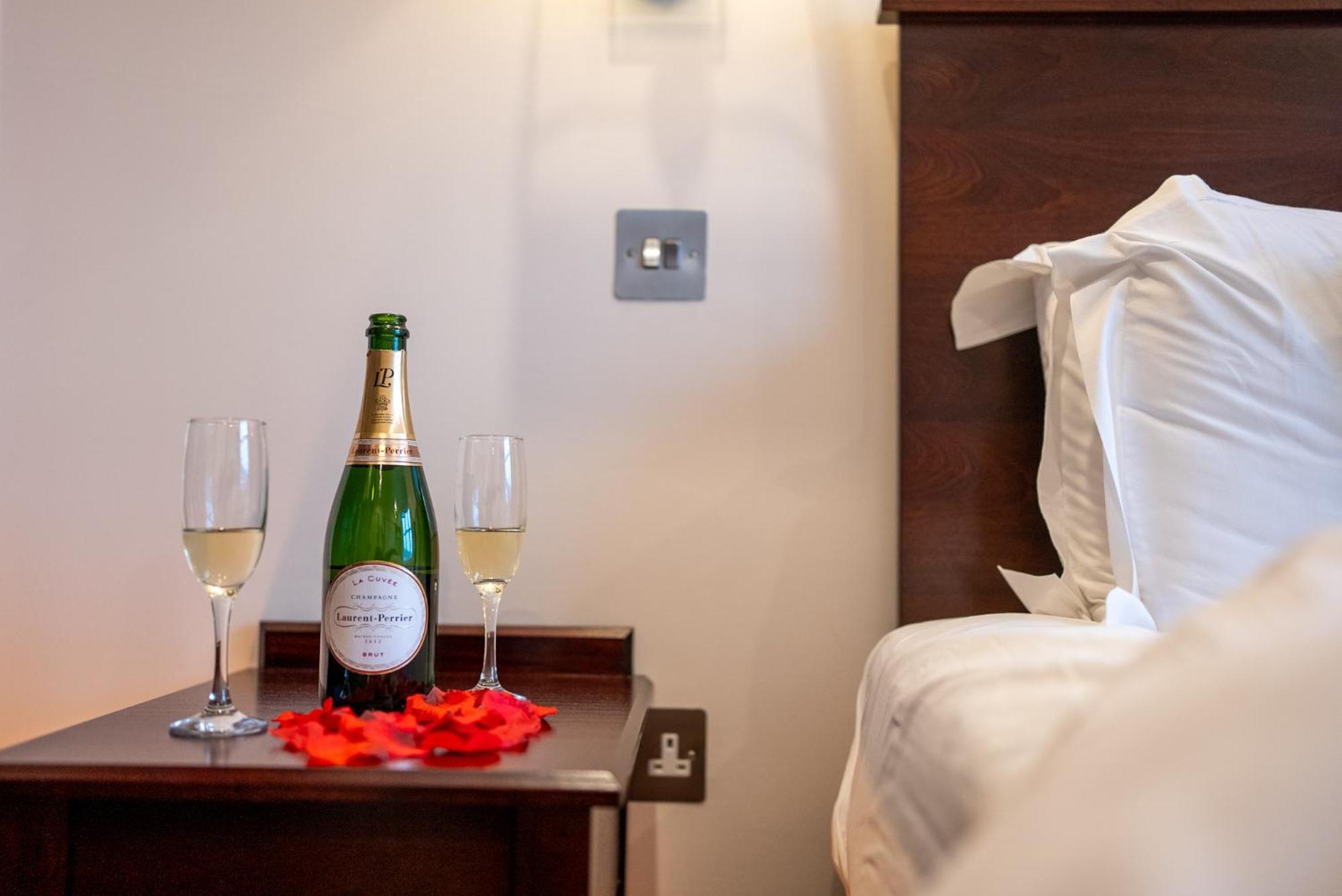 County Hotel Chelmsford Bagian luar foto